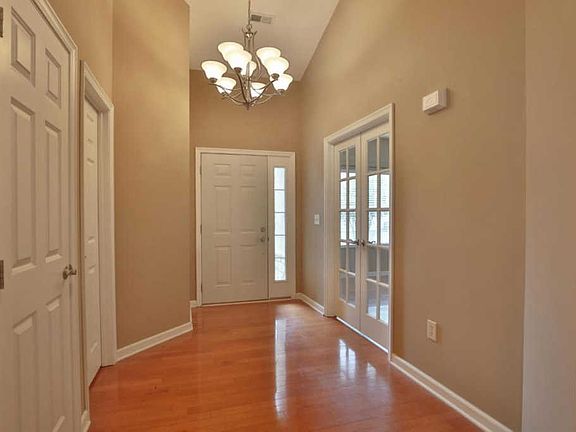 3rd image of 5212 Avery Oak Dr