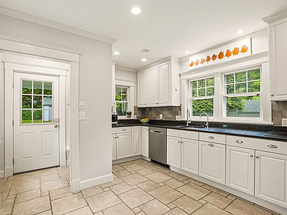 2nd image of 26 Leach Ln