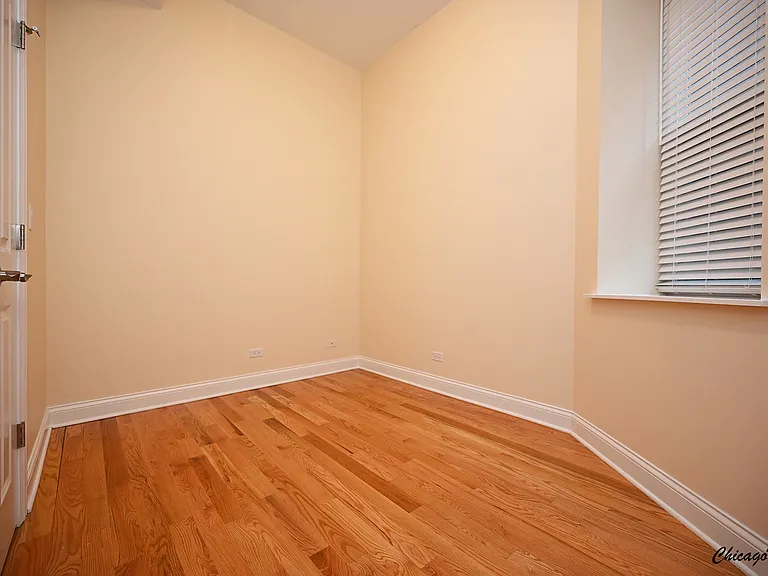 904 W Erie St #1R — Photo 9
