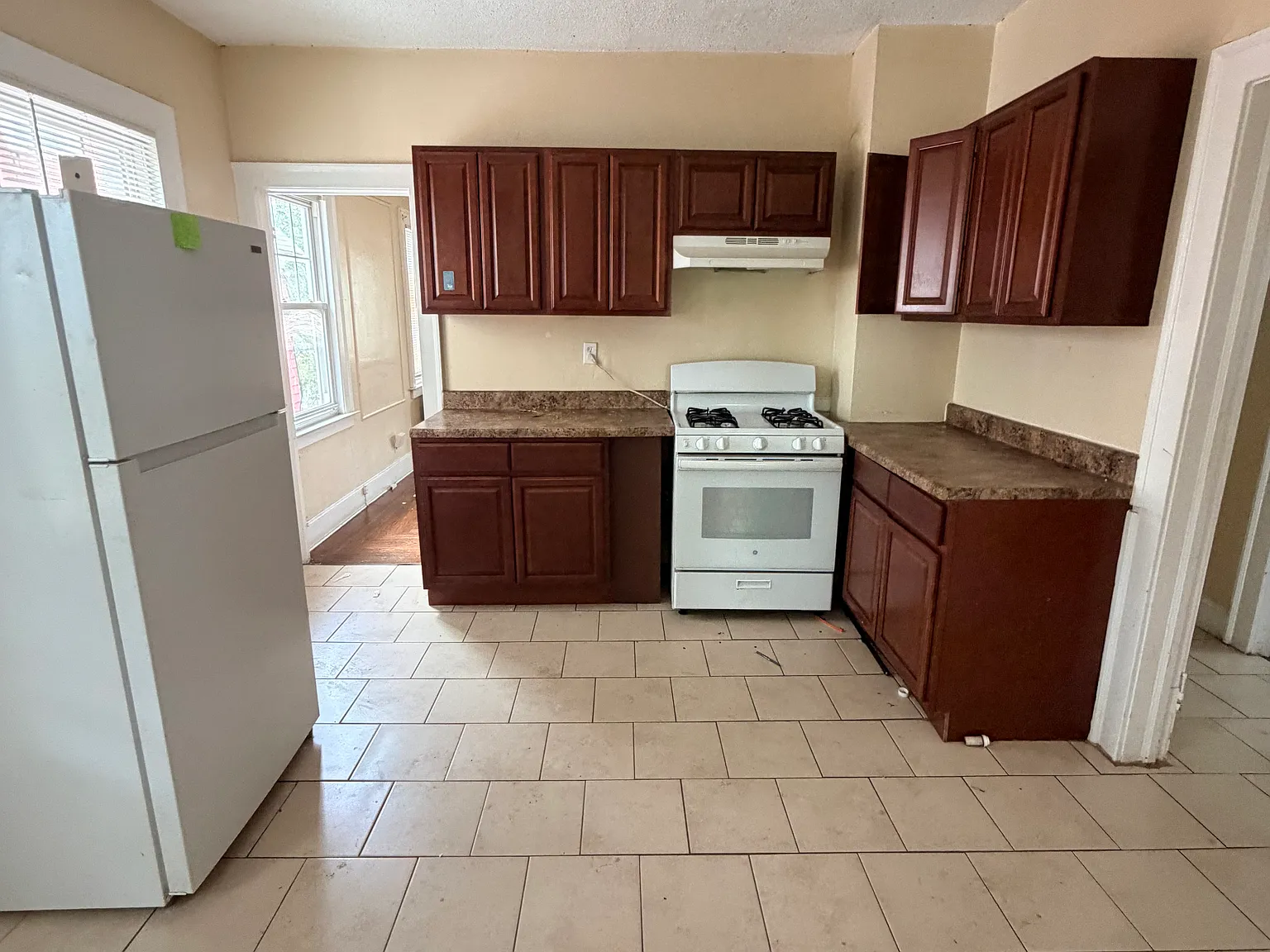 4 bed, $2,050 — Photo 2