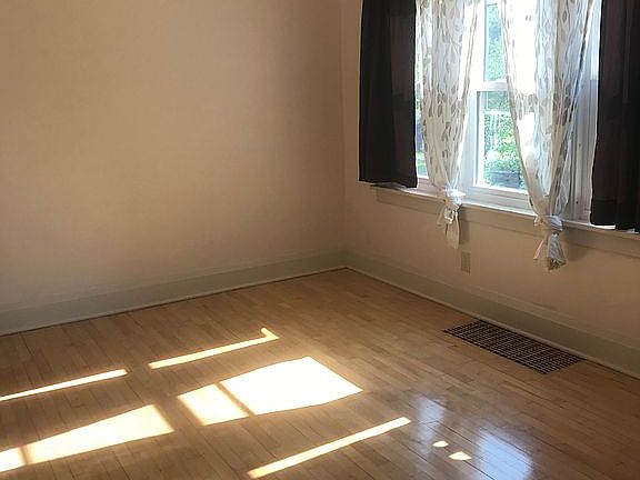 5th image of 256 Ledgeview Ave