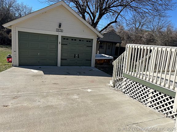 3rd image of 1828 N Denver Ave