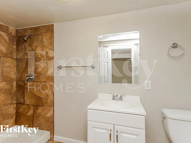 9214 Farley Ave — Photo 8