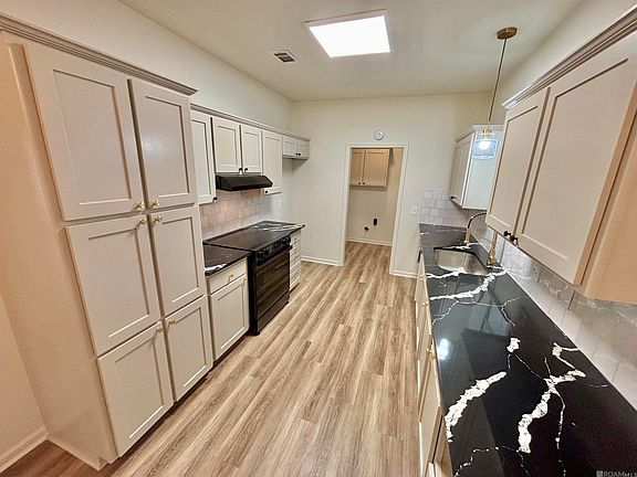 3rd image of 30987 Meadow Wood Blvd