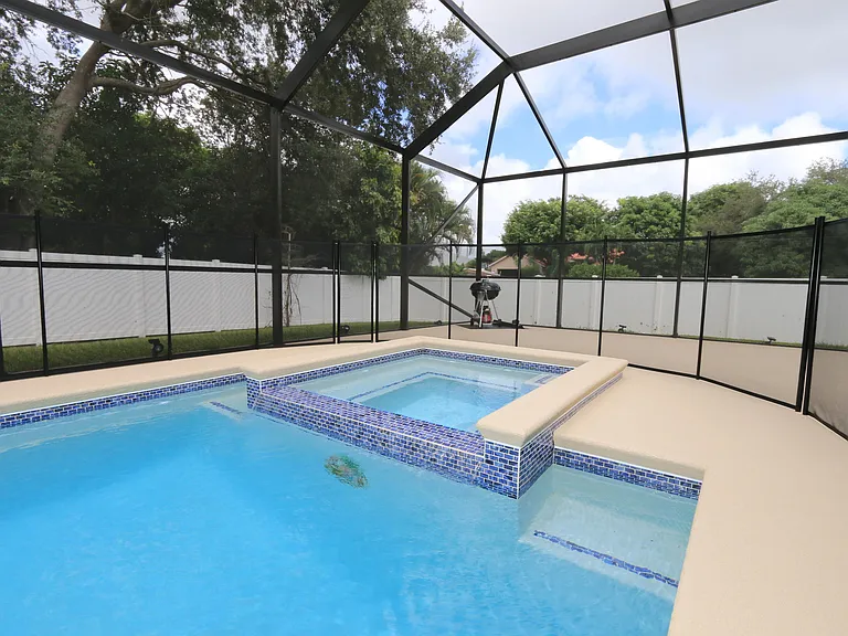 592 SW Dauphin Ave — Photo 8