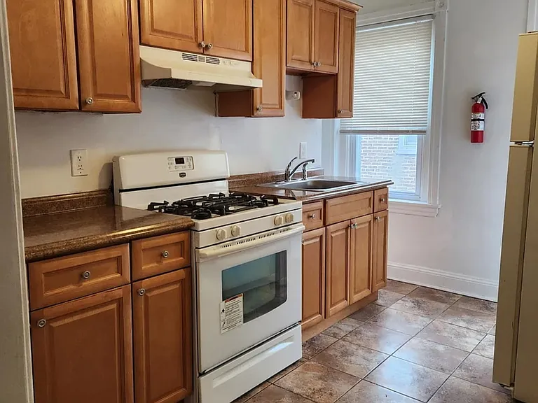 911 Saville Ave #2 — Photo 1