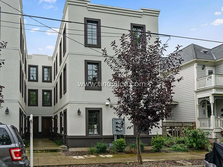 1114-1118 SE Lincoln St — Photo 2