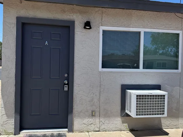 300 E Saint Anne Pl, Hobbs, NM 88240