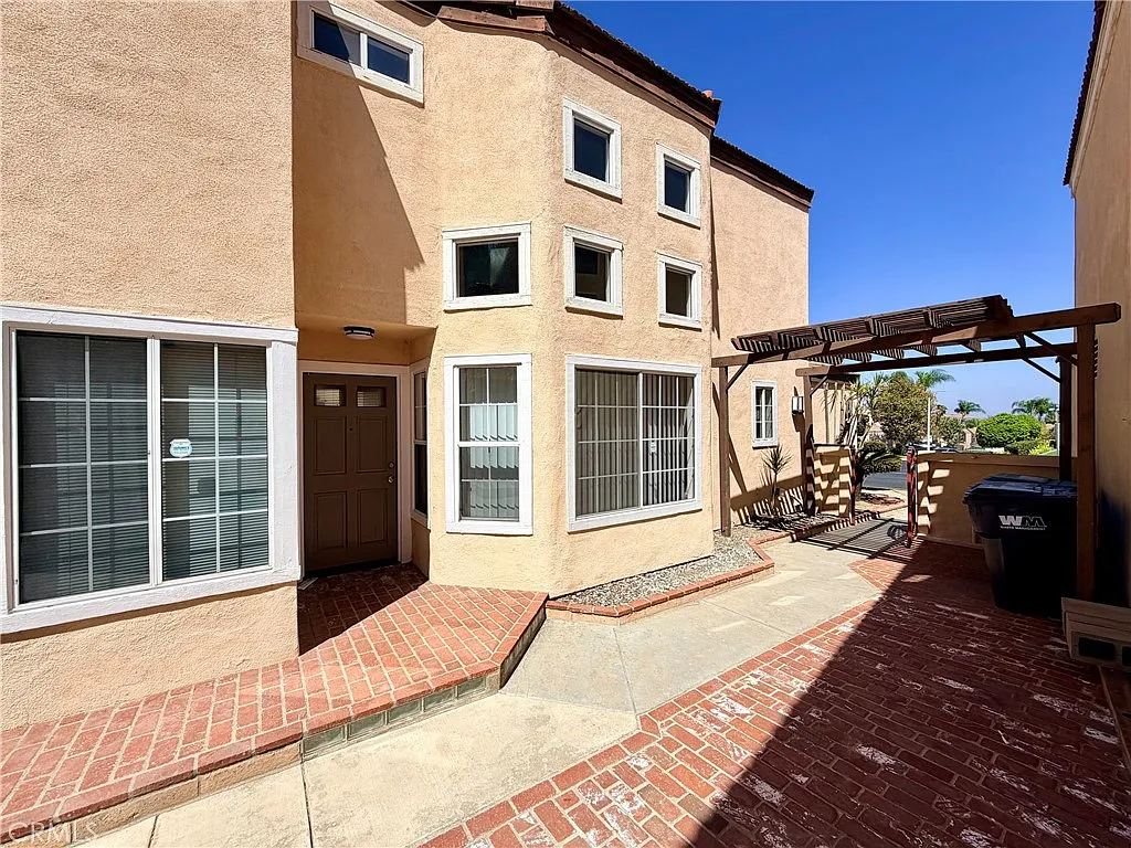 3 bed, 2.5 bath, 1621 sqft, $3,350 — Photo 4