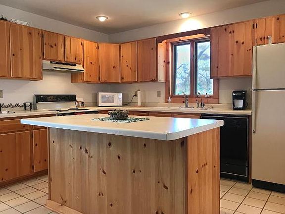 5th image of 8467 Hillcrest Ln