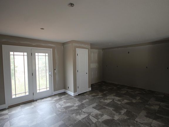 3rd image of 1205 Applewood Cir