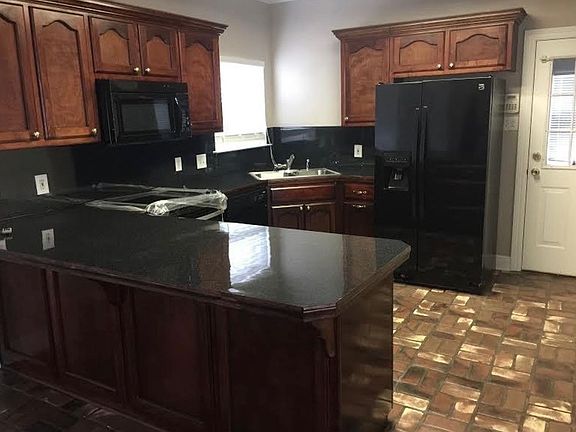 3rd image of 2323 Hunters Trail Dr
