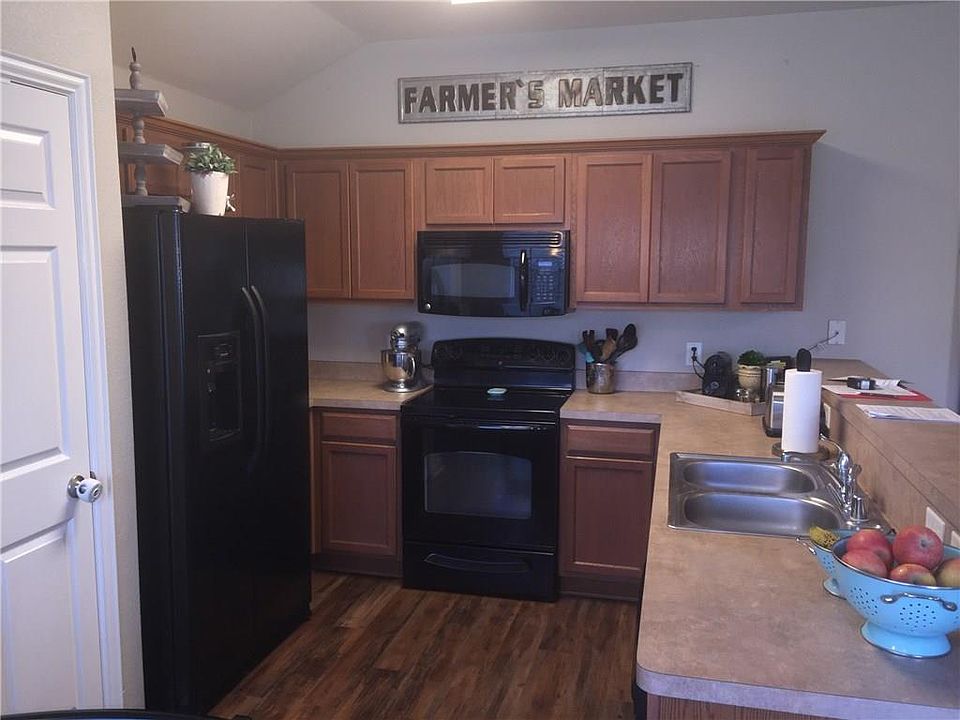 2nd image of 516 Creekside Dr