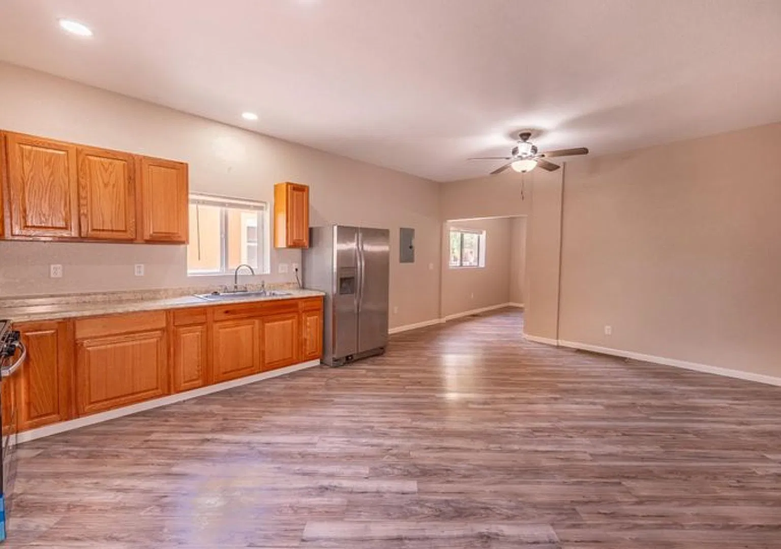 Cute 2 Bed Home walking distance to College and Downtown — Photo 3
