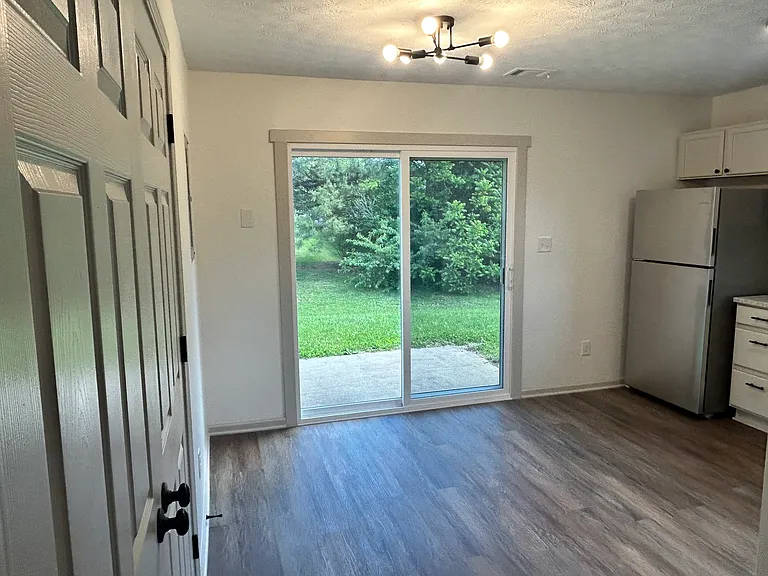 142 Hawthorne Dr — Photo 4