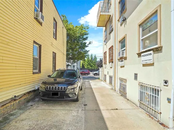 65-36 Metropolitan Avenue image 30 of 33