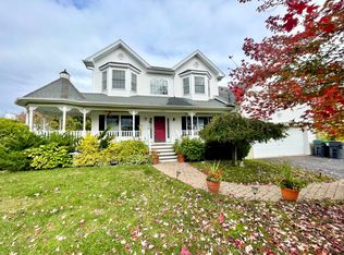 2718 Colonial Dr, New Windsor, NY 12553