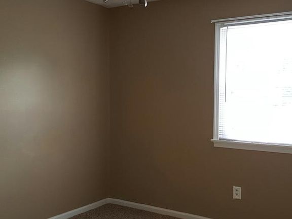 5th image of 326 Jasper Dr