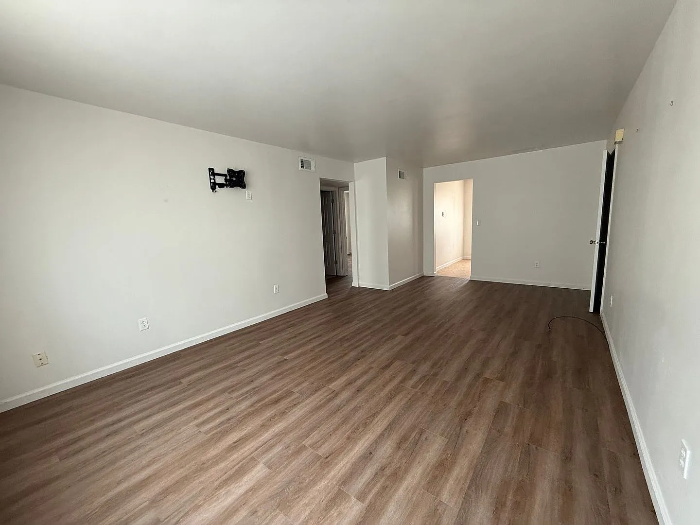 1343-MF18-E2 — Photo 2