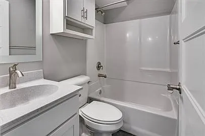 4620 Wakeley St #4 — Photo 3