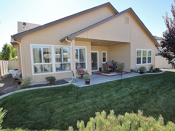 3rd image of 2898 E Deerhill Dr