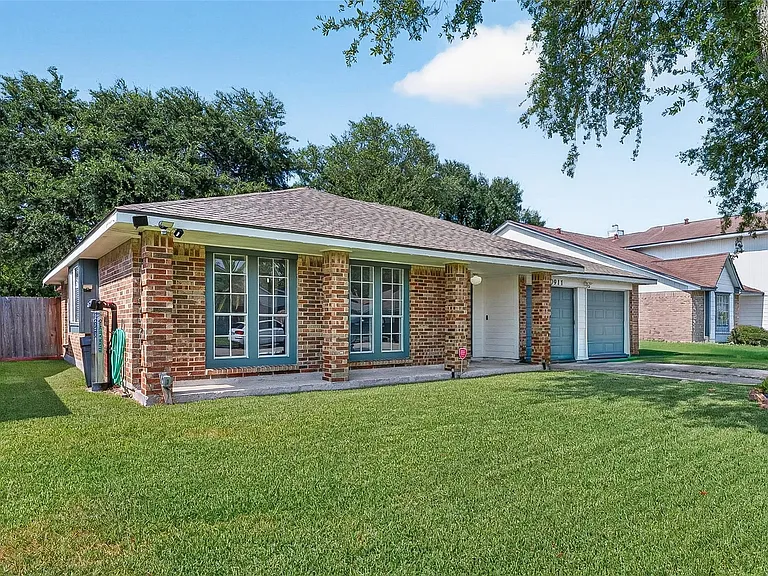 10911 Pecan Dr — Photo 1