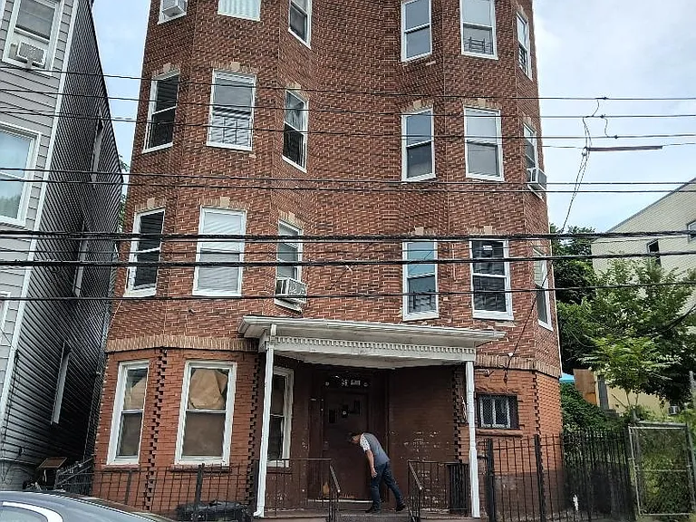91 Ash St #7 — Photo 2