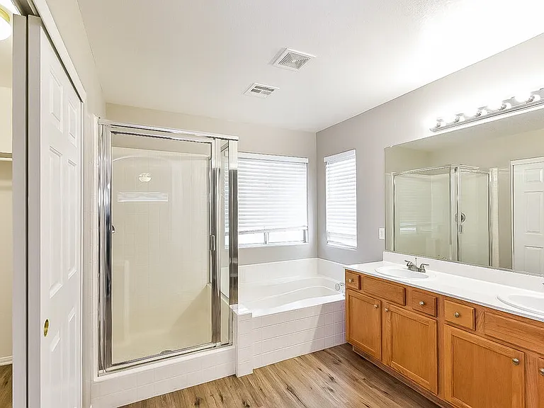 9896 Erins Grove Ct — Photo 11
