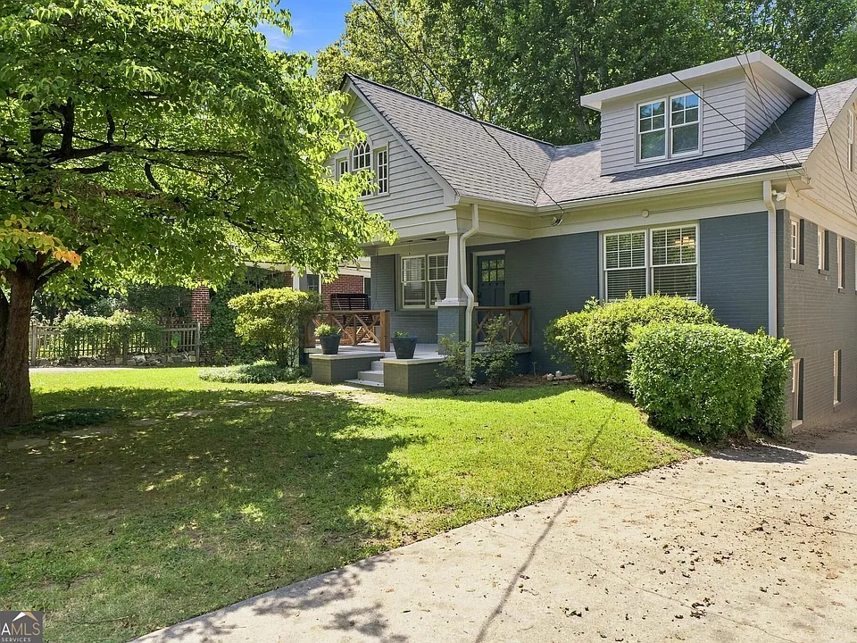 884 Vedado Way NE