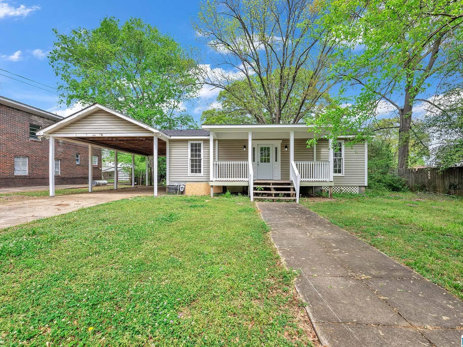 3 bed, 1.0 bath, $1,450 — Photo 2