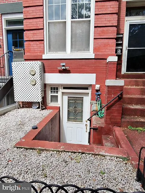 45 Seaton Pl NW