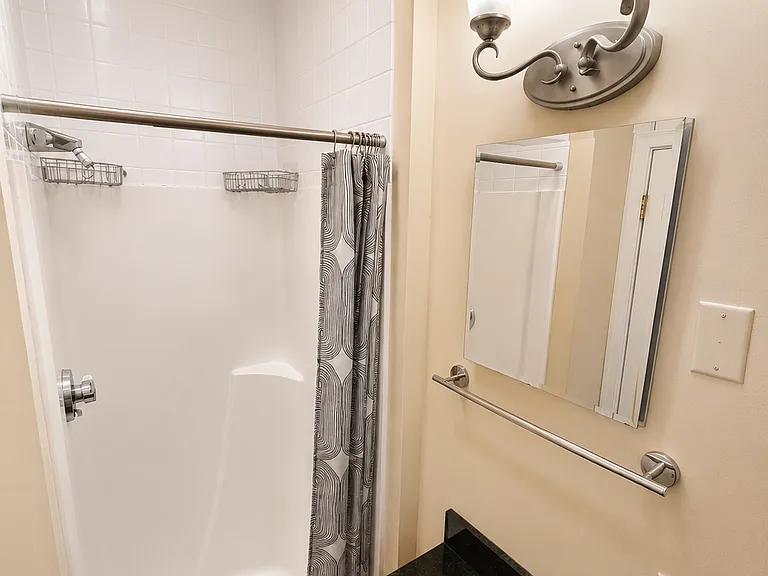 161 Chestnut St #B — Photo 2