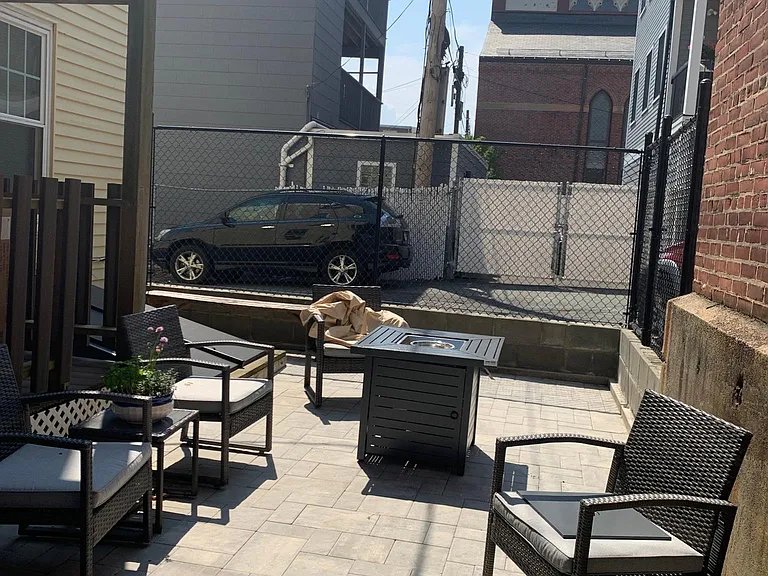 546 E 4th St #3 — Photo 19