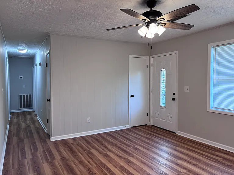 23507 Veterans Memorial Pkwy — Photo 5
