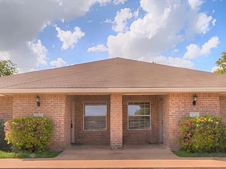 3612 Oldenburg Ct — Photo 1