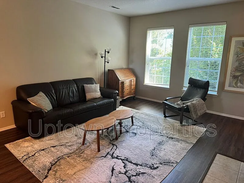 3 bed, 3.5 bath, 1600 sqft, $2,495 — Photo 2