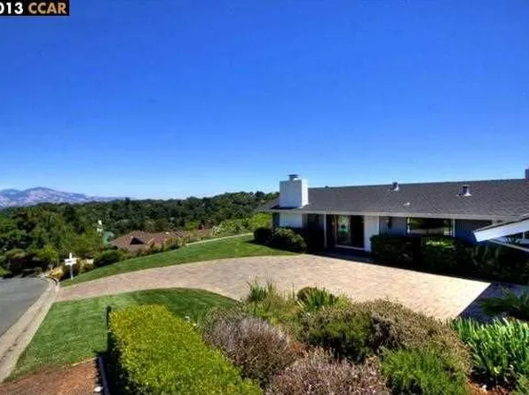 17 Chapel Dr, Lafayette, CA 94549