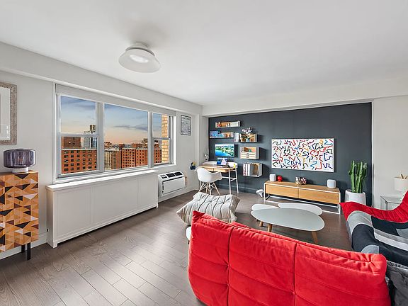 4th image of 100 W 93rd St APT 21C