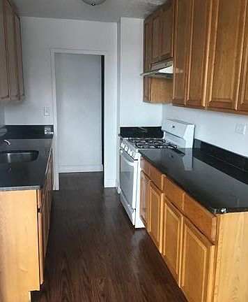 3rd image of 875 Boynton Ave APT 13M