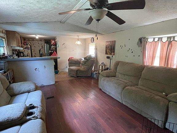 3rd image of 176 Glenwood Dr