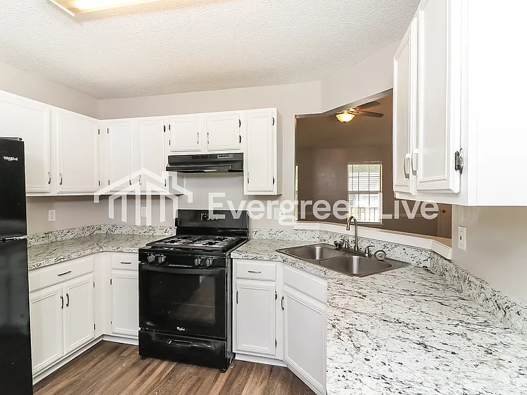 3002 Garland Dr SW — Photo 4