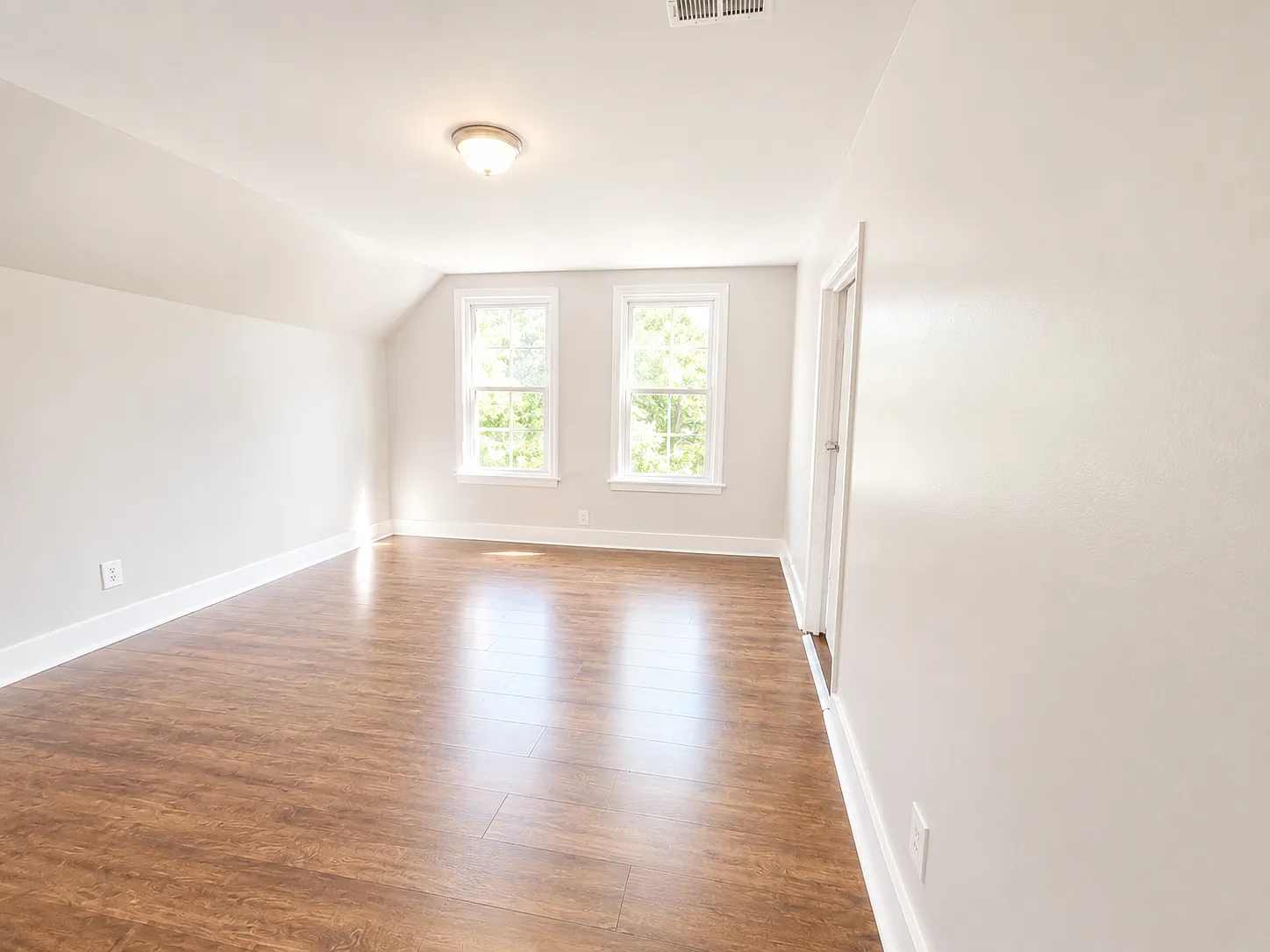 5 bed, 1830 sqft, $2,450 — Photo 2