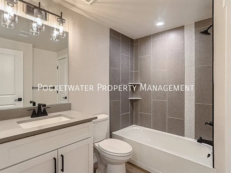 1343 Baker St — Photo 22