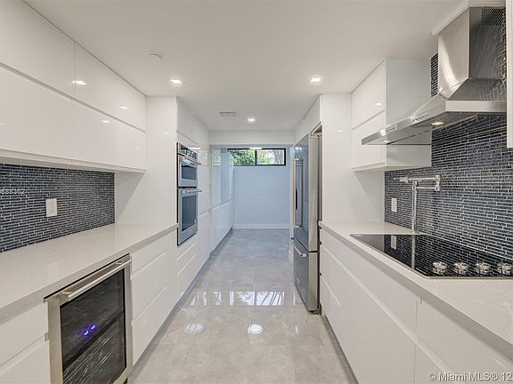 3rd image of 422 SE Poinciana Dr #1711