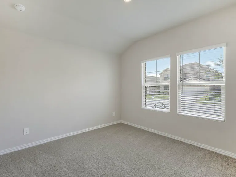 612 Huntley Dr — Photo 18