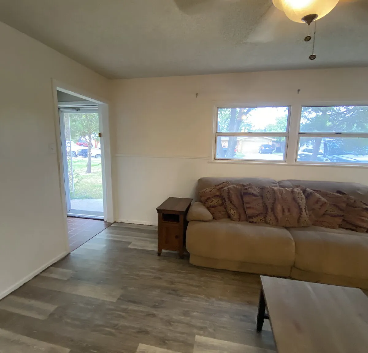 5 bed, 2.0 bath, 2108 sqft, $2,100 — Photo 2