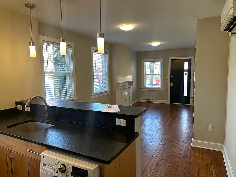 1649 W Cary St #1 — Photo 2