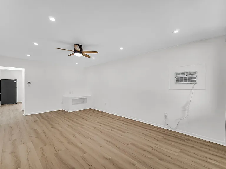 2842 Schrage Ave — Photo 5