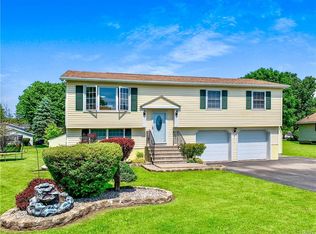 5 Manor Ct E, Oriskany, NY 13424