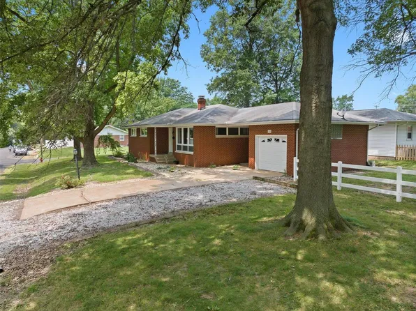 1305 21st St, Highland, IL 62249